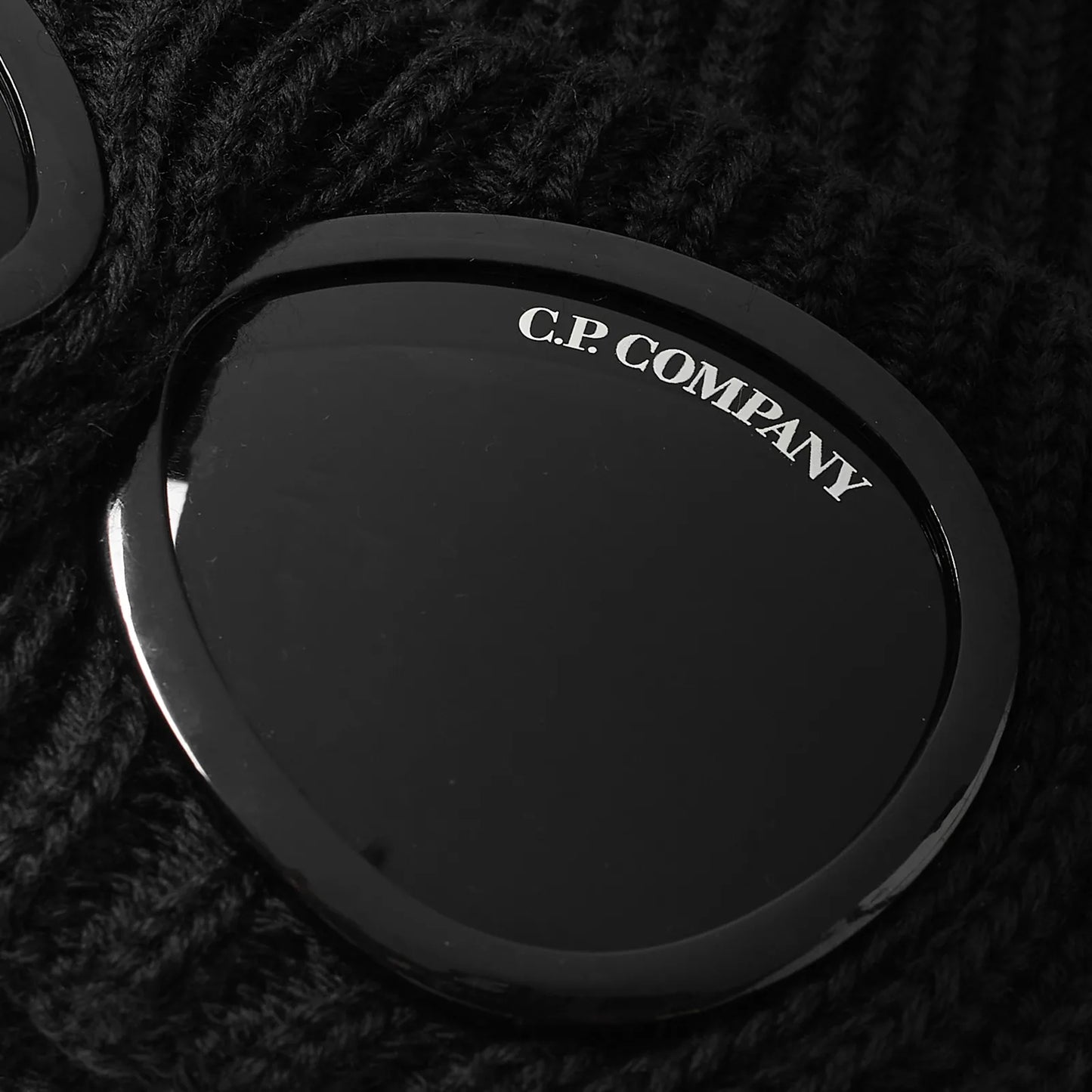 CP Company Black Goggle Beanie - DANYOUNGUK