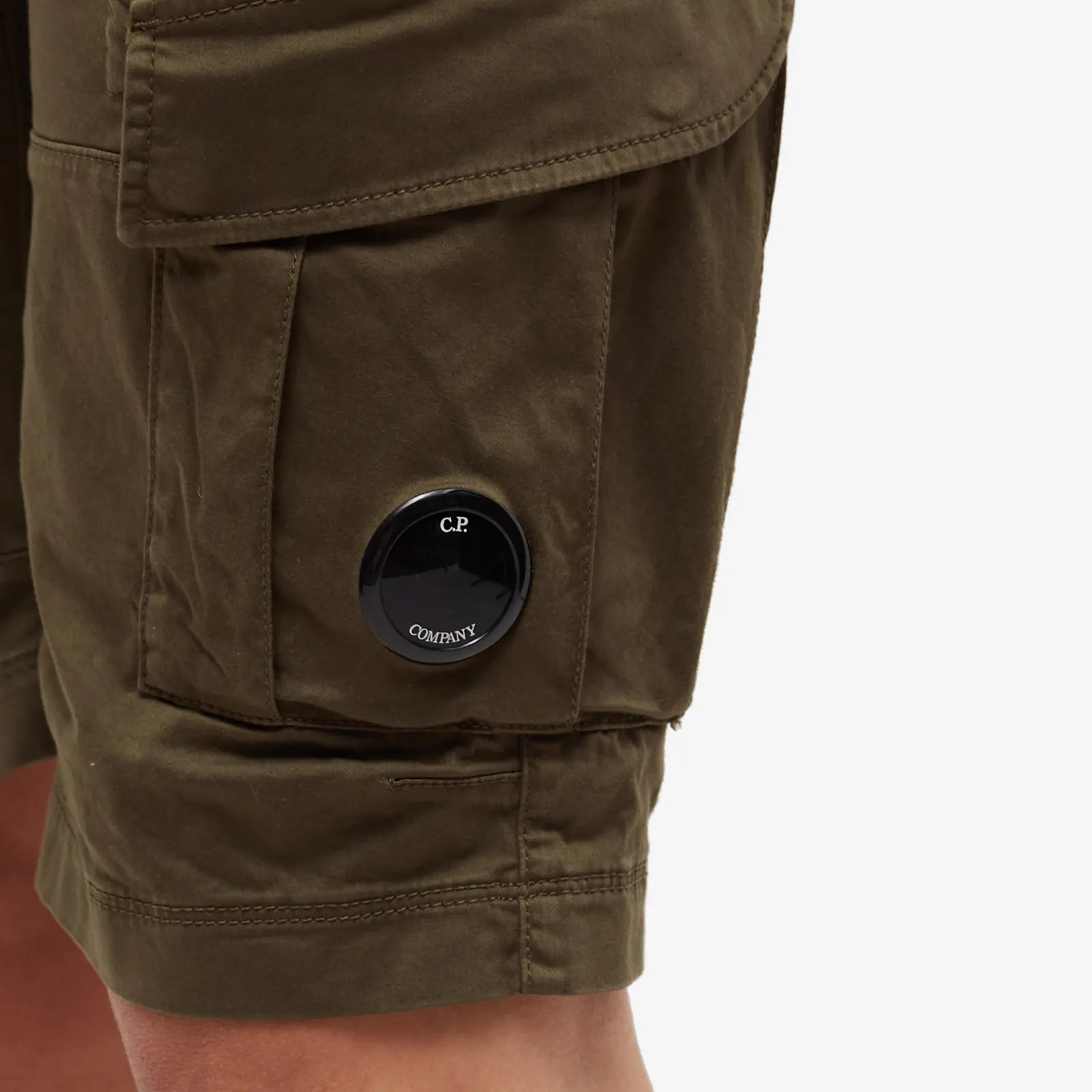 C.P. Company Lens-detail cotton cargo shorts - Green
