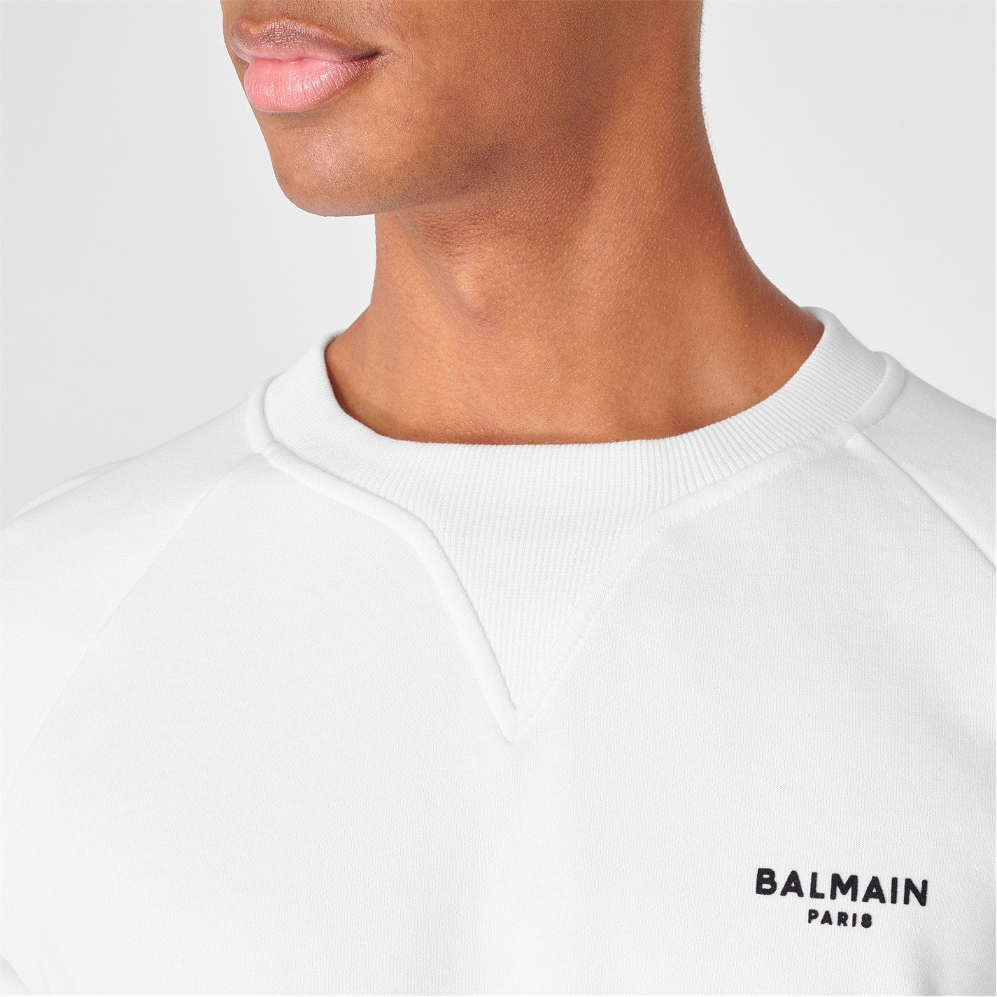 Balmain White Small Logo Sweatshirt - DANYOUNGUK